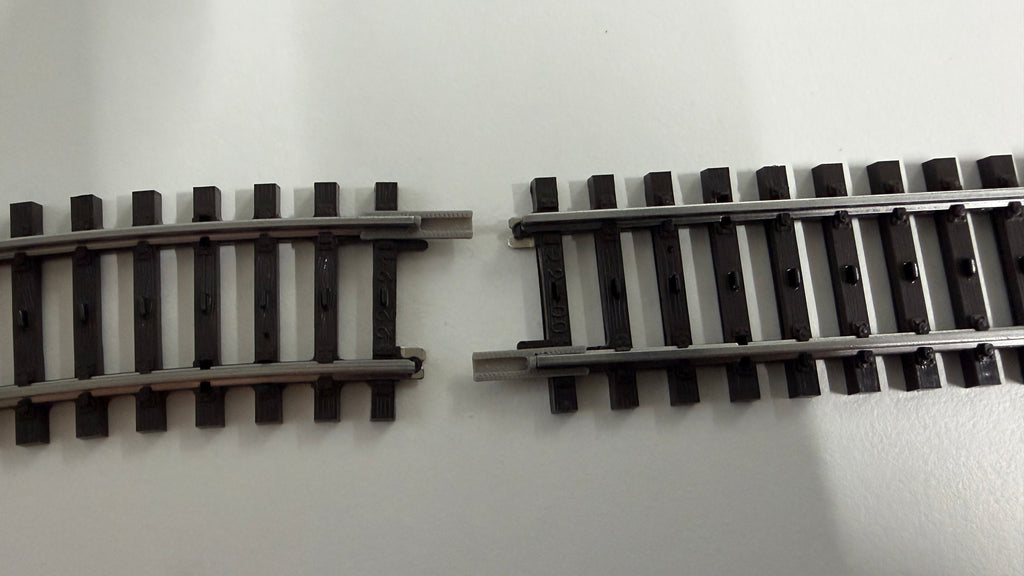 Isolierverbinder für Märklin K-Gleis im 10er Set für Rückmeldeabschnitte und Belegtmelder