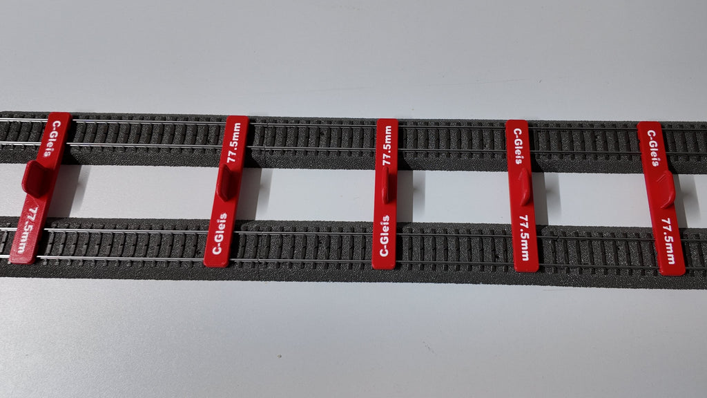 5 rote Parallelgleis Fixierhalter halten zwei gerade Märklin C-Gleise im Abstand von 77,5 mm